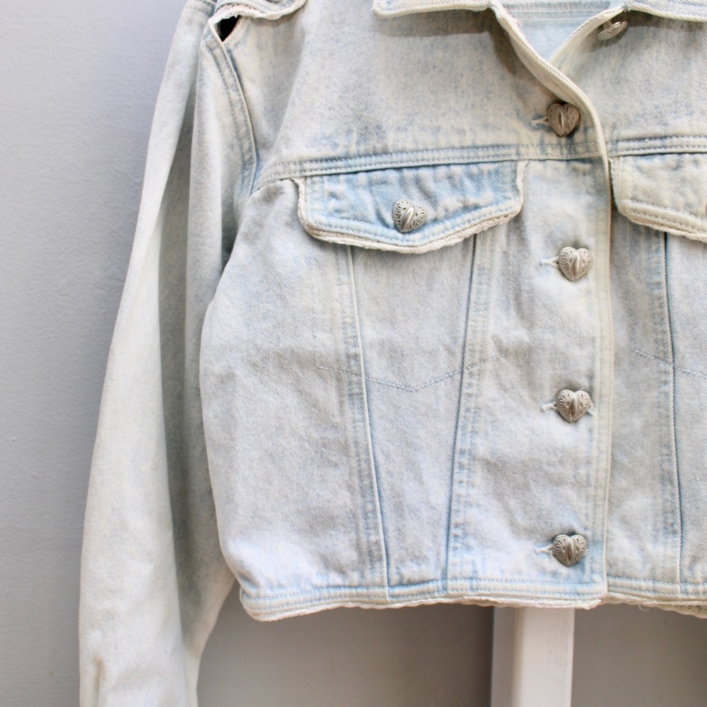 Vintage Stefano International Light Denim Wash Cropped Jacket w/ Heart Buttons - Picture 5 of 6
